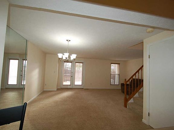 4th image of 2073 Stratford Ct