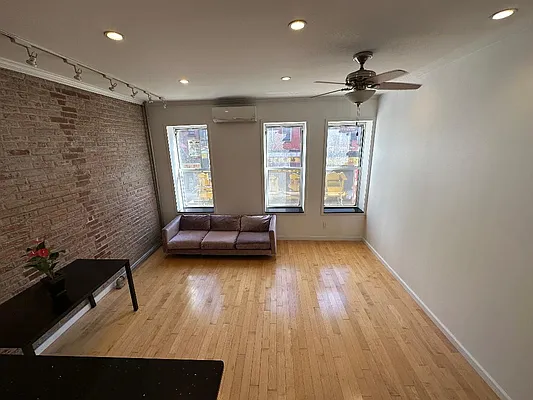 Rented by Ledvech Group | media 17