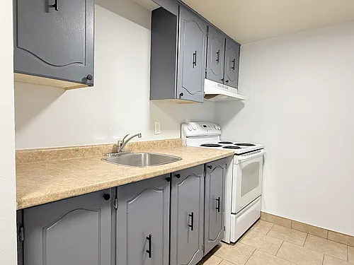 4 Dufferin St N #105 Photo 1