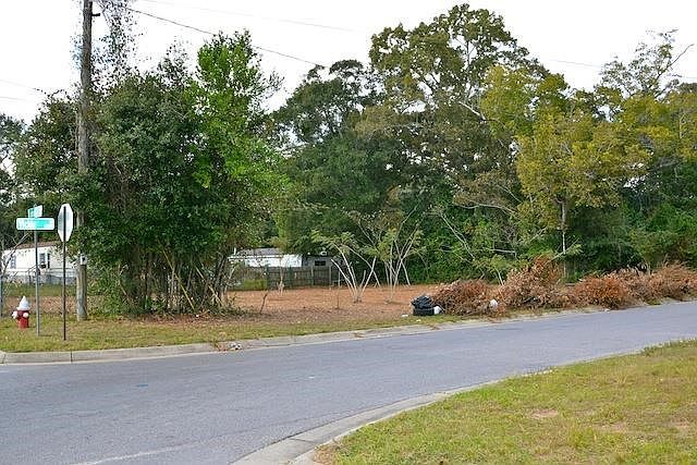 1st image of 250 E Johnson Ave