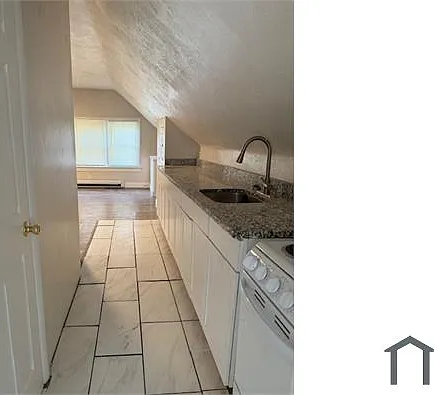 781 Woodlawn Ave — Photo 6