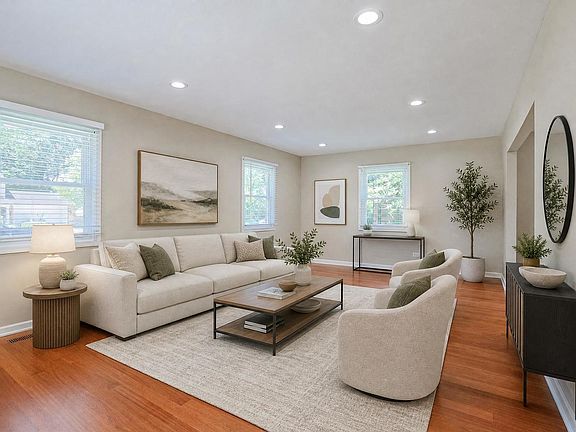 5th image of 961 Twisted Oak Ln