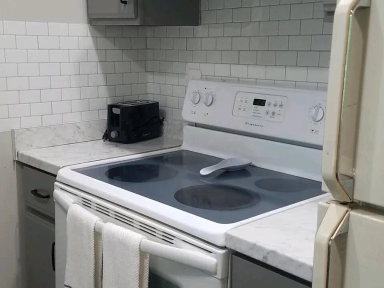 136 Cambridge Ave W #14 — Photo 5