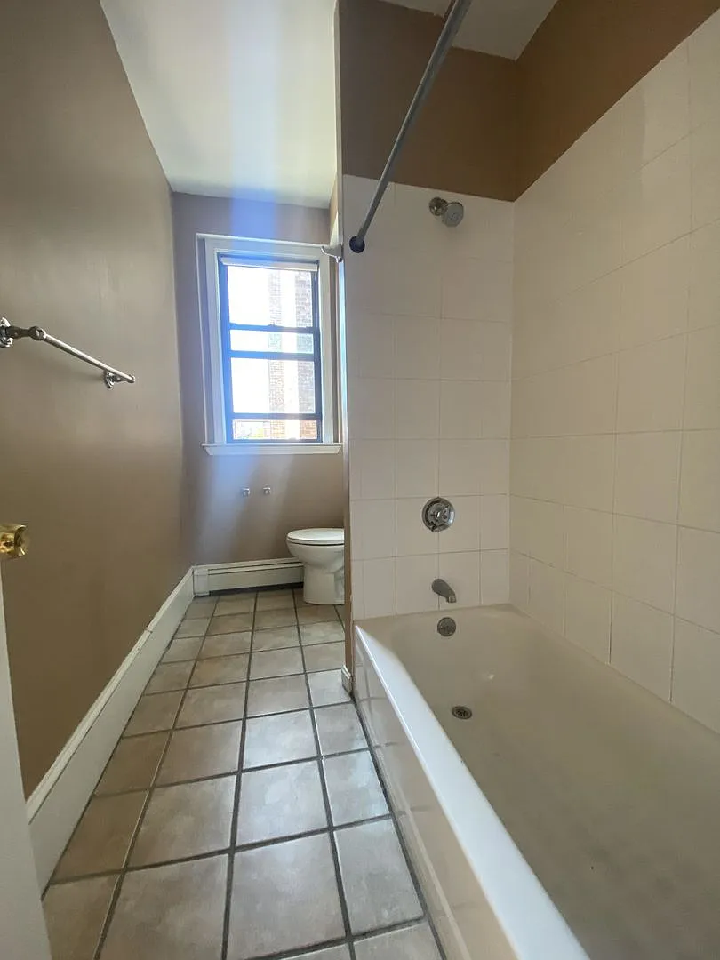 Large 4 bed in Allston — Photo 2