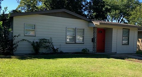 1st image of 2426 Bluffton Dr