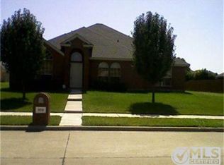 810 Quail Run Ln, Lancaster, TX 75146