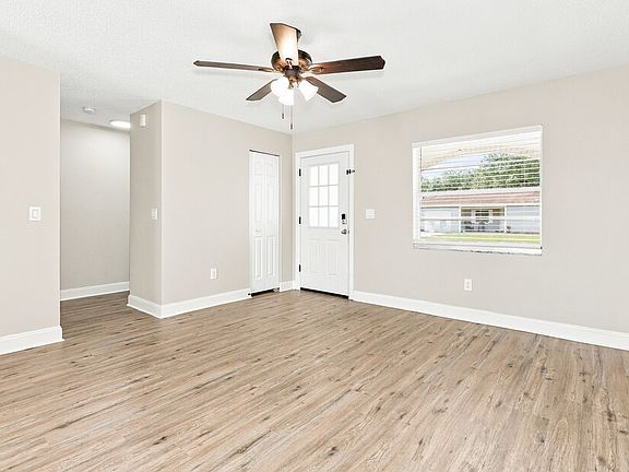 3rd image of 1038 Bridlewood Way