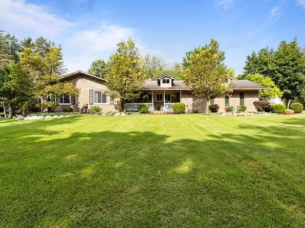 9383 Klages Rd, Brighton, MI 48116