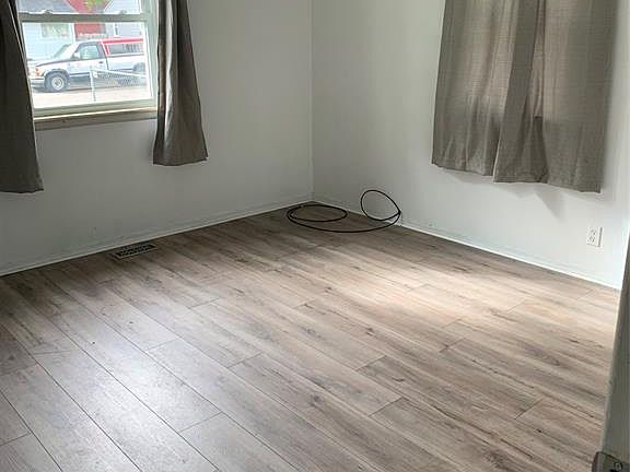4th image of 3723 Lorraine Ave