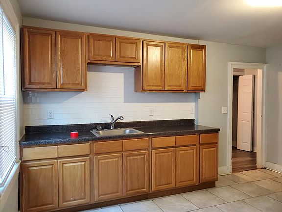 5th image of 36 Hudson St