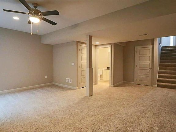 5th image of 15825 Valleyview Dr