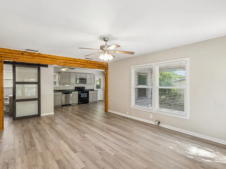 1220 S Lamar St — Photo 3