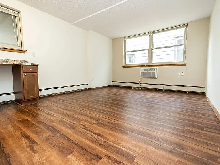 Step into comfort at Central Lakes of Uptown, where spacious interiors and sleek hardwood floors await. Enjoy natural light streaming through large windows in your new home. Explore the possibilities today and schedule a visit!