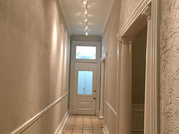 Entry hallway/gallery