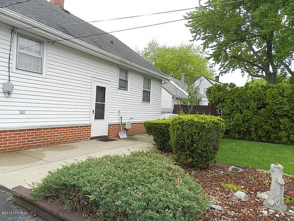3rd image of 709 Columbia Ave