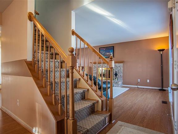 2nd image of 3204 Monument Dr