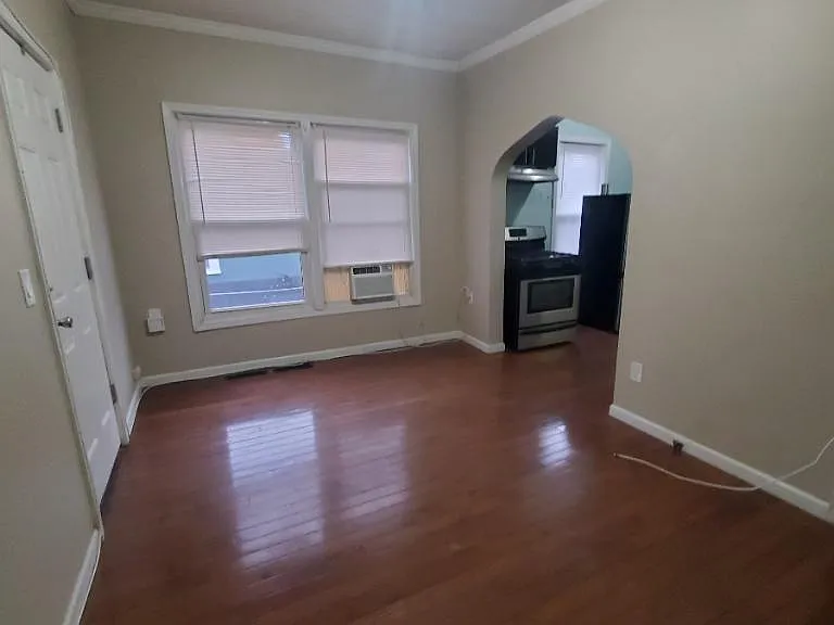 1147 S Plymouth Ave #3 — Photo 6