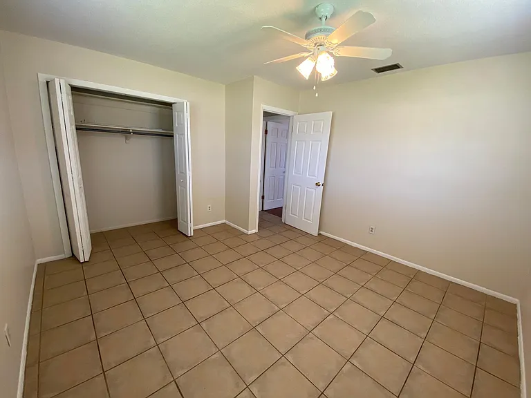 Second bedroom / closet