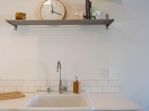 3rd image of 1926 Clinton St APT 16