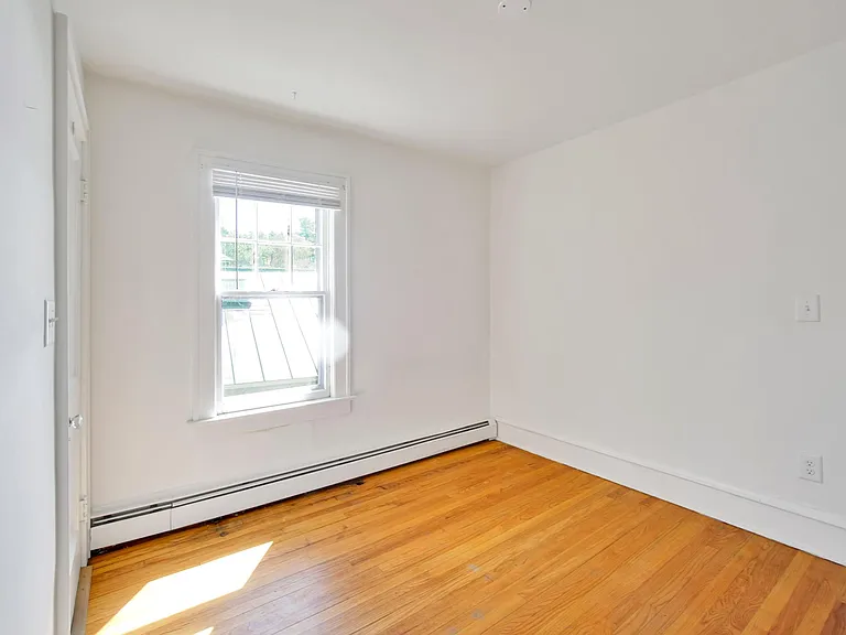 141 Howard St #5 — Photo 5