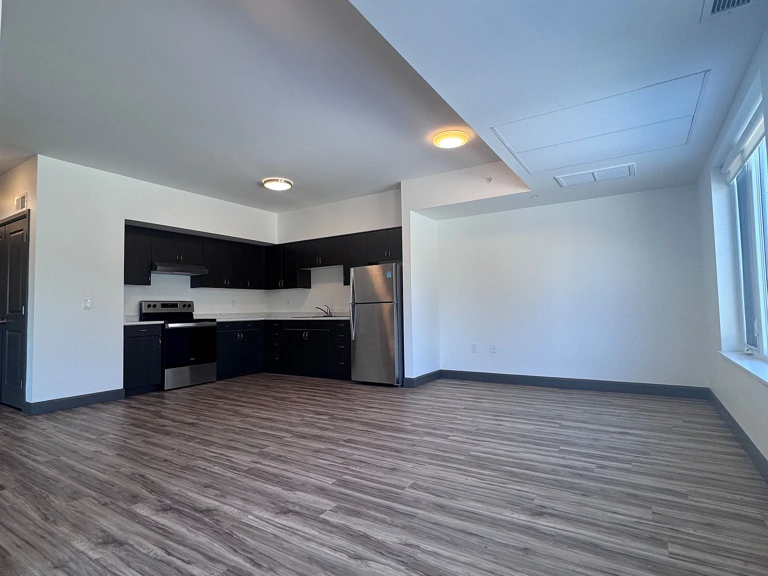 2 bed, $2,130 — Photo 4