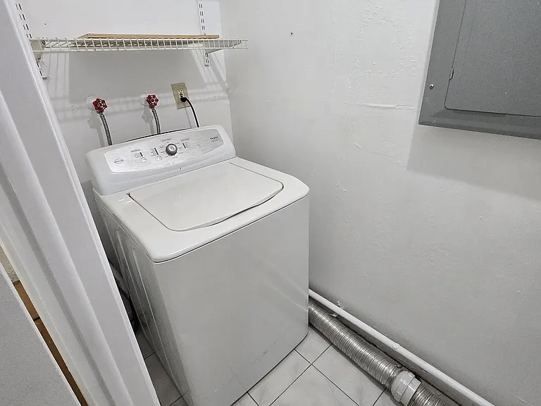 1706 Azalea Ct — Photo 5