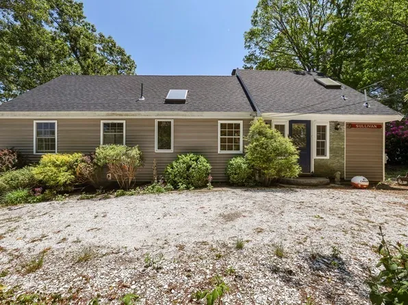 51 Horseshoe Bend Way, Mashpee, MA 02649