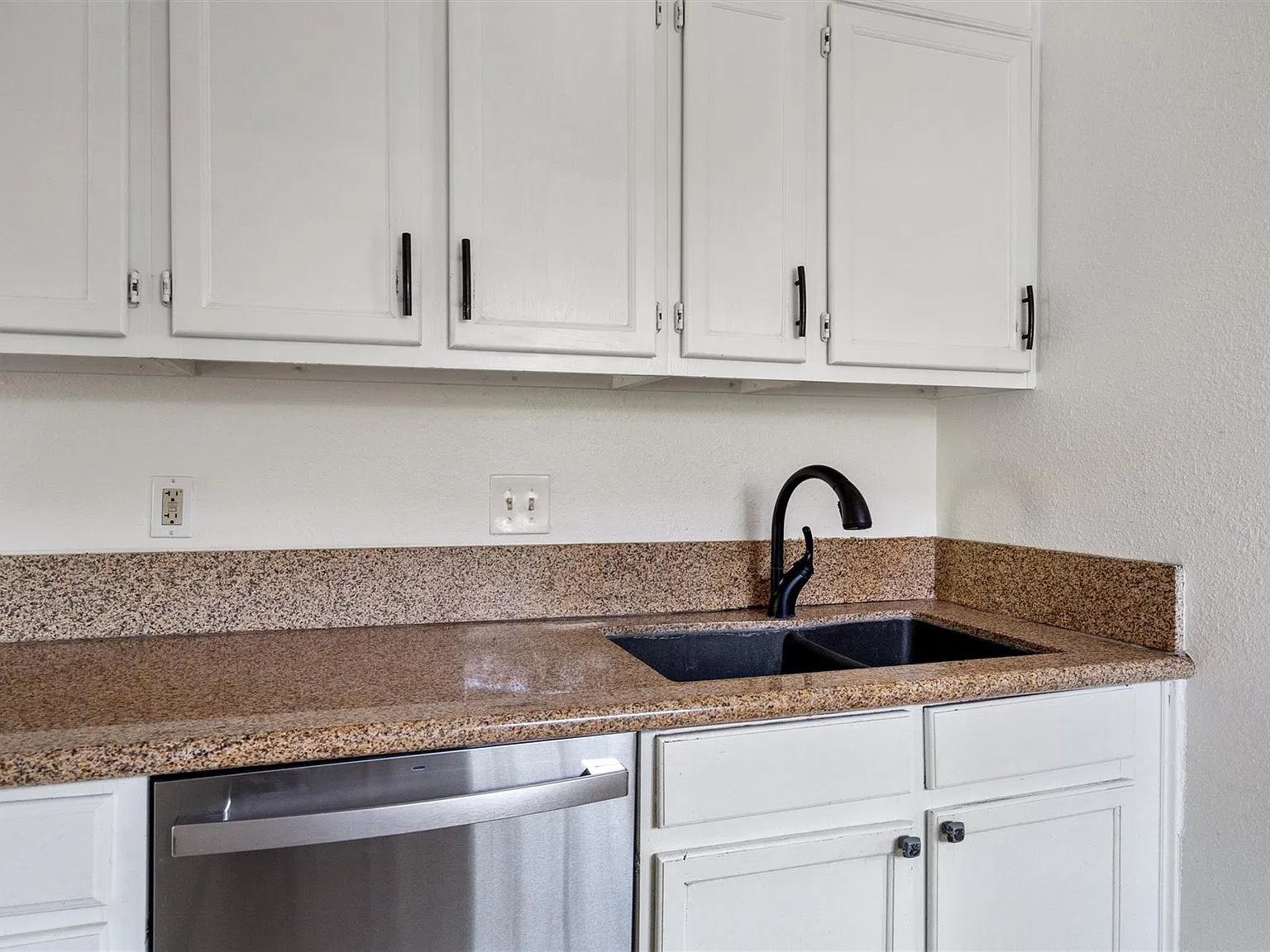 3 bed, 2.5 bath, 1344 sqft, $2,800 — Photo 4
