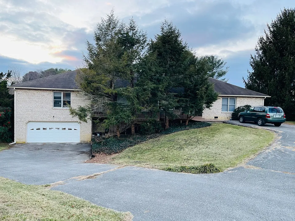 1437 Sandy Cir