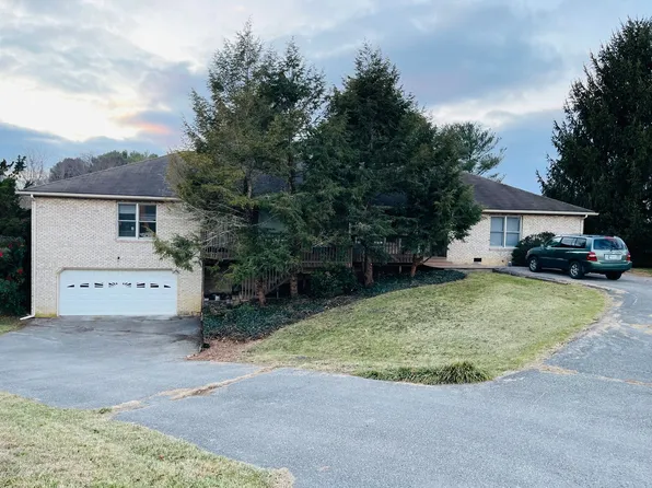 1437 Sandy Cir, Blacksburg, VA 24060