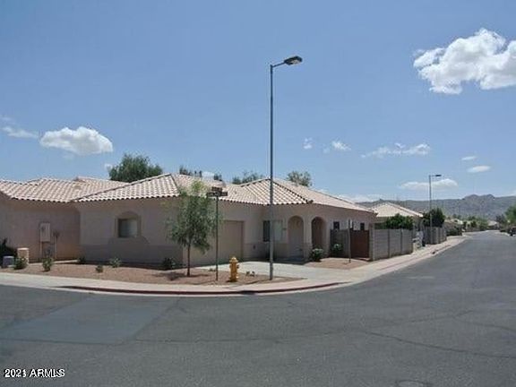 2nd image of 2605 E Sunland Ave