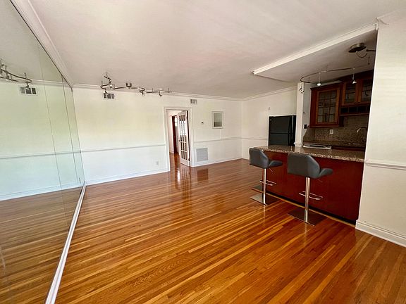 3rd image of 1575 West Ave APT 8