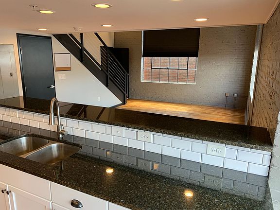 5th image of 215 E Cherry St #201