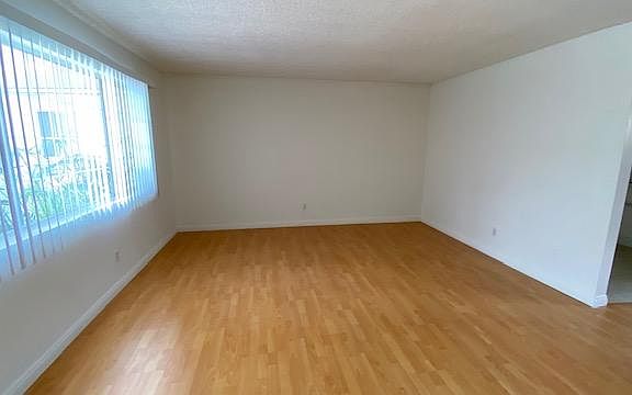 5th image of 22322 Kent Ave