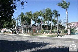 4th image of 1651 W Cerritos Ave