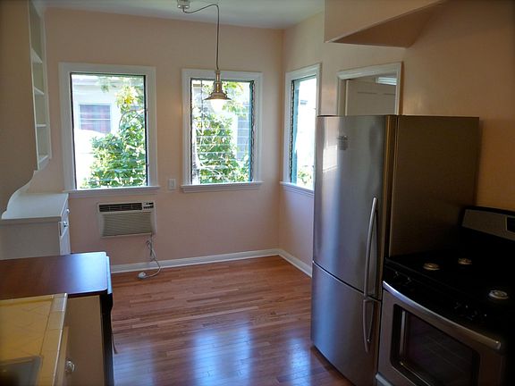 4th image of 165 N Sycamore Ave #165
