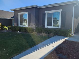 1705 Clearwater St #B, Tulare, CA 93274
