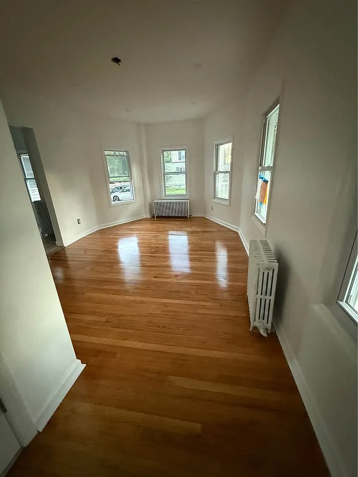 4 bed, $3,500 — Photo 1