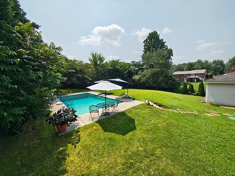 3190 Crestview Cir — Photo 3