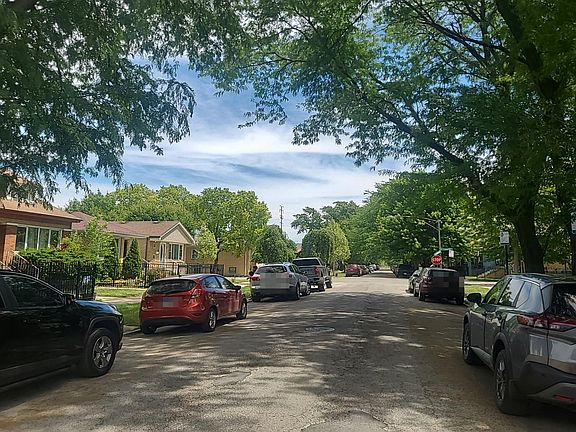 4th image of 3710 W 60th Pl