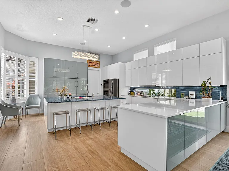 7843 Villa D Este Way — Photo 16
