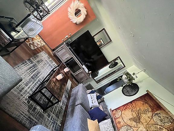 2nd image of 598 Willard Ave SE