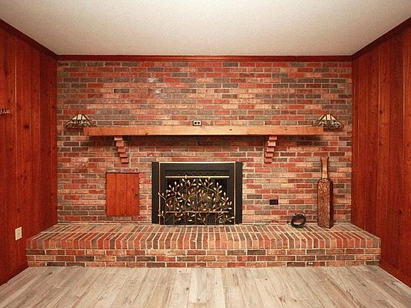 4th image of 5725 Lake Breeze Ave