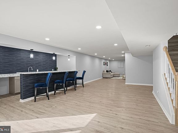 5th image of 455 Toms Ln