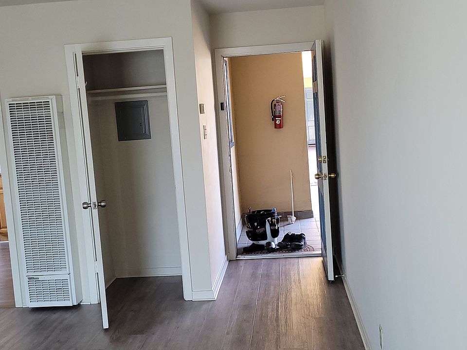 view from the living room to entrance, closet and kitchen.
