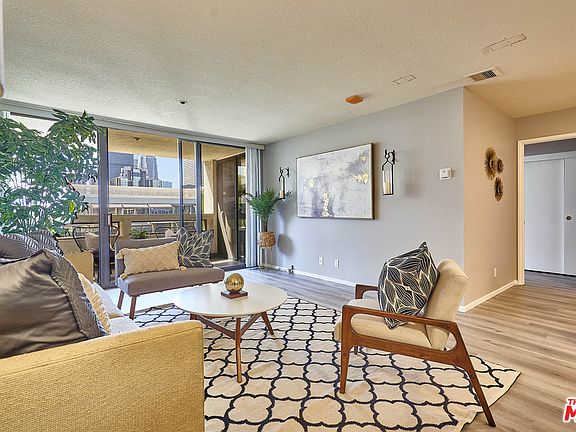 3rd image of 121 S Hope St APT 418