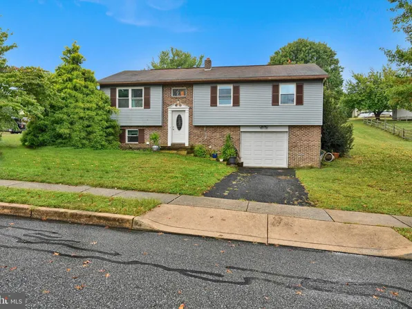 118 Charles Blvd, Sinking Spring, PA 19608