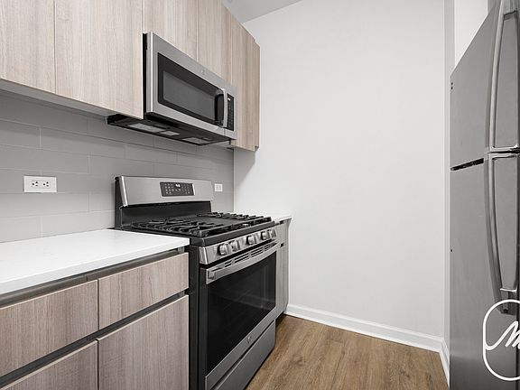 5th image of 15 Park Row APT 22P