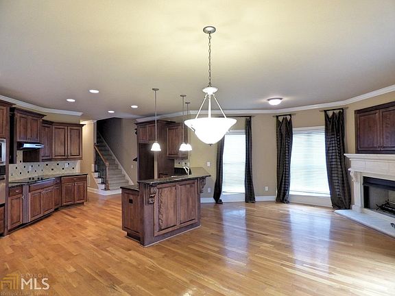 5th image of 224 Langshire Dr