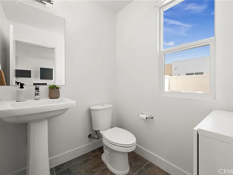 1651 Topanga — Photo 31